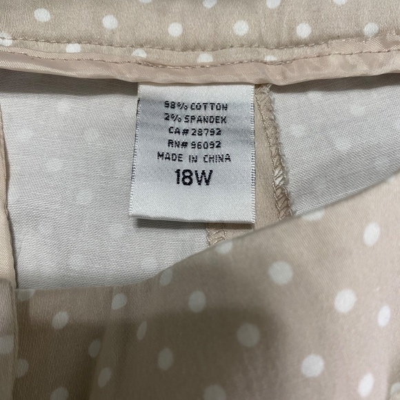 Women's Plus Size Polka Dot Bermuda Shorts 18W  NWT - Picture 4 of 4